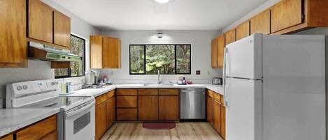 Refrigerador, microondas, horno y parrilla de estufa