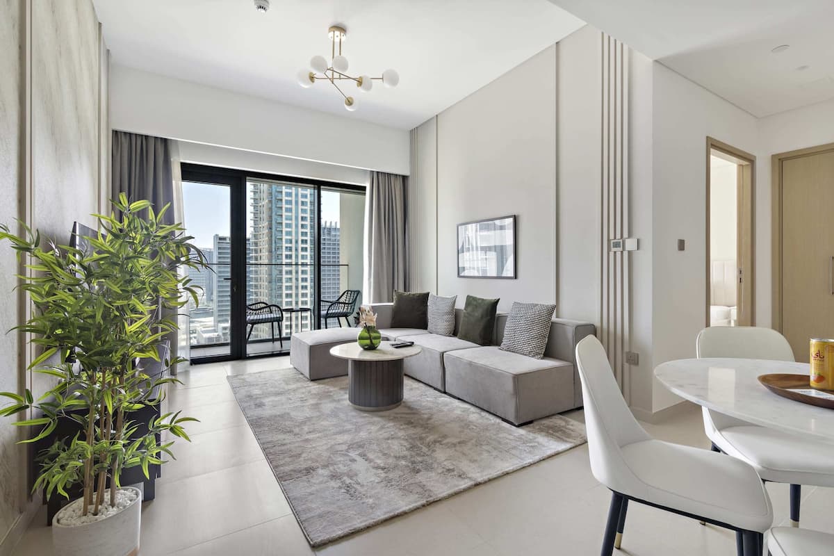 Burj royale 1210 | Zona de estar | Smart TV de 50 pulgadas con canales digitales