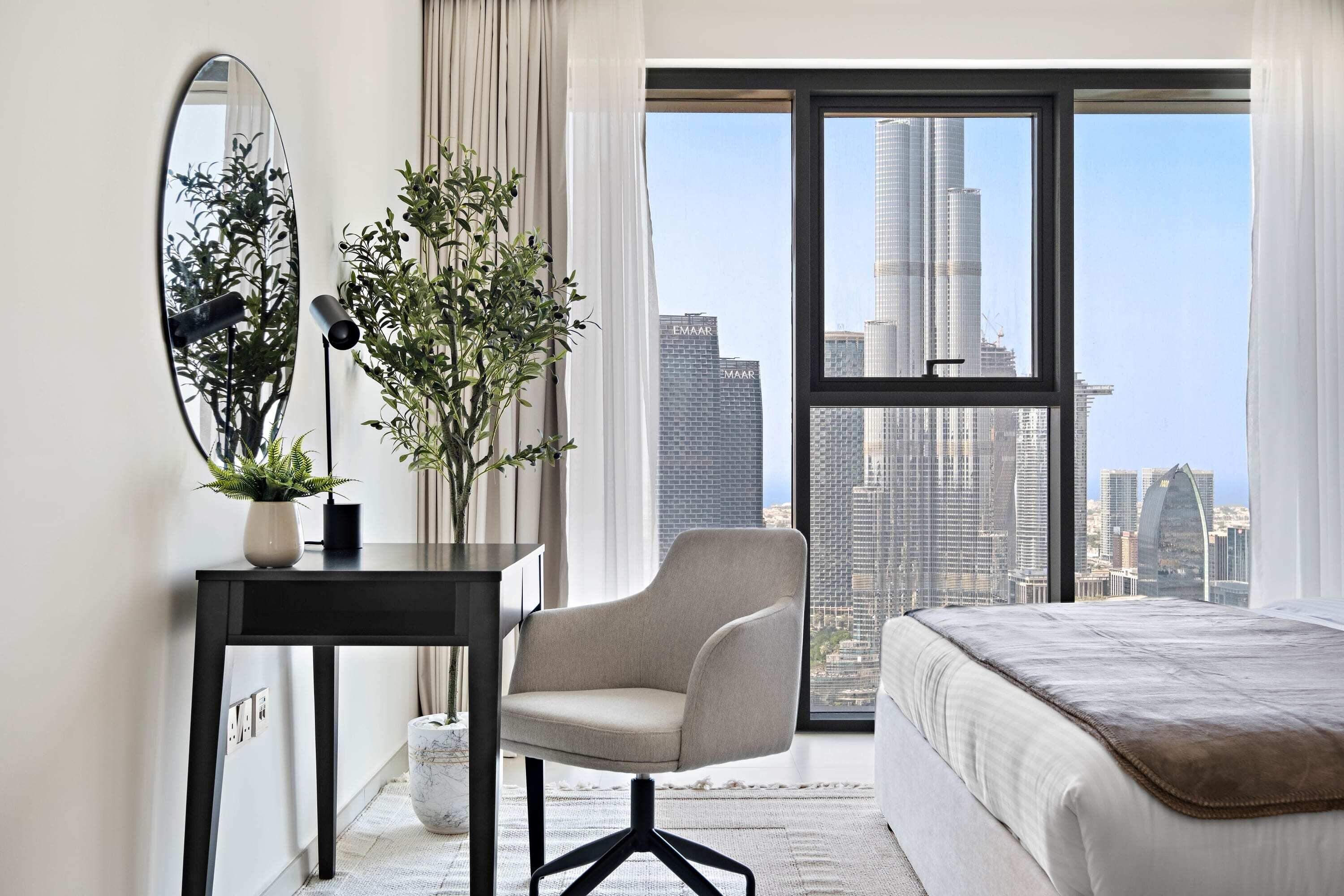 Burj royale 2801 | Premium bedding, memory-foam beds, in-room safe, individually decorated