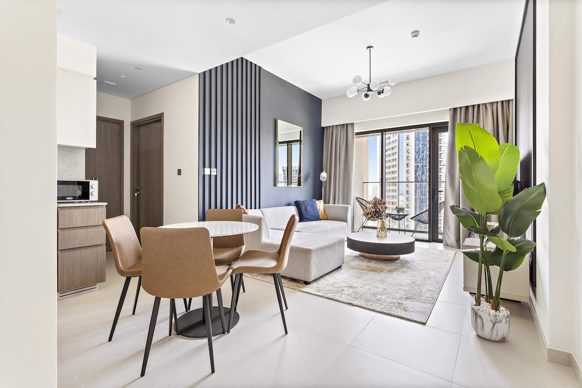 Burj Royale 1604 | Zona de estar | Smart TV de 50 pulgadas con canales digitales
