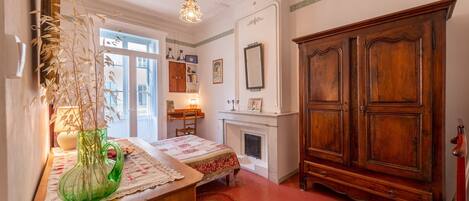 1 soverom, strykejern/-brett, wi-fi (inkludert) og sengetøy