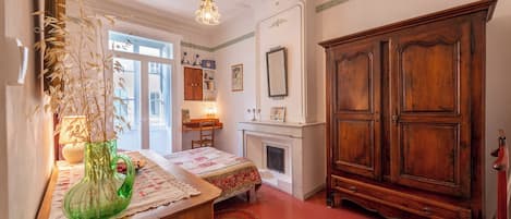 1 chambre, fer et planche à repasser, Wi-Fi gratuit, draps fournis