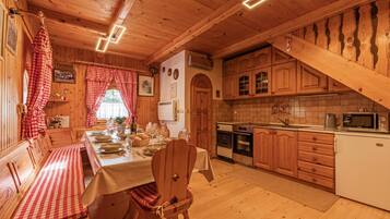 Family Chalet, Multiple Bedrooms, Mountainside (Rudnica Hill Lodge) | Private kitchen | Fridge, microwave, oven, stovetop