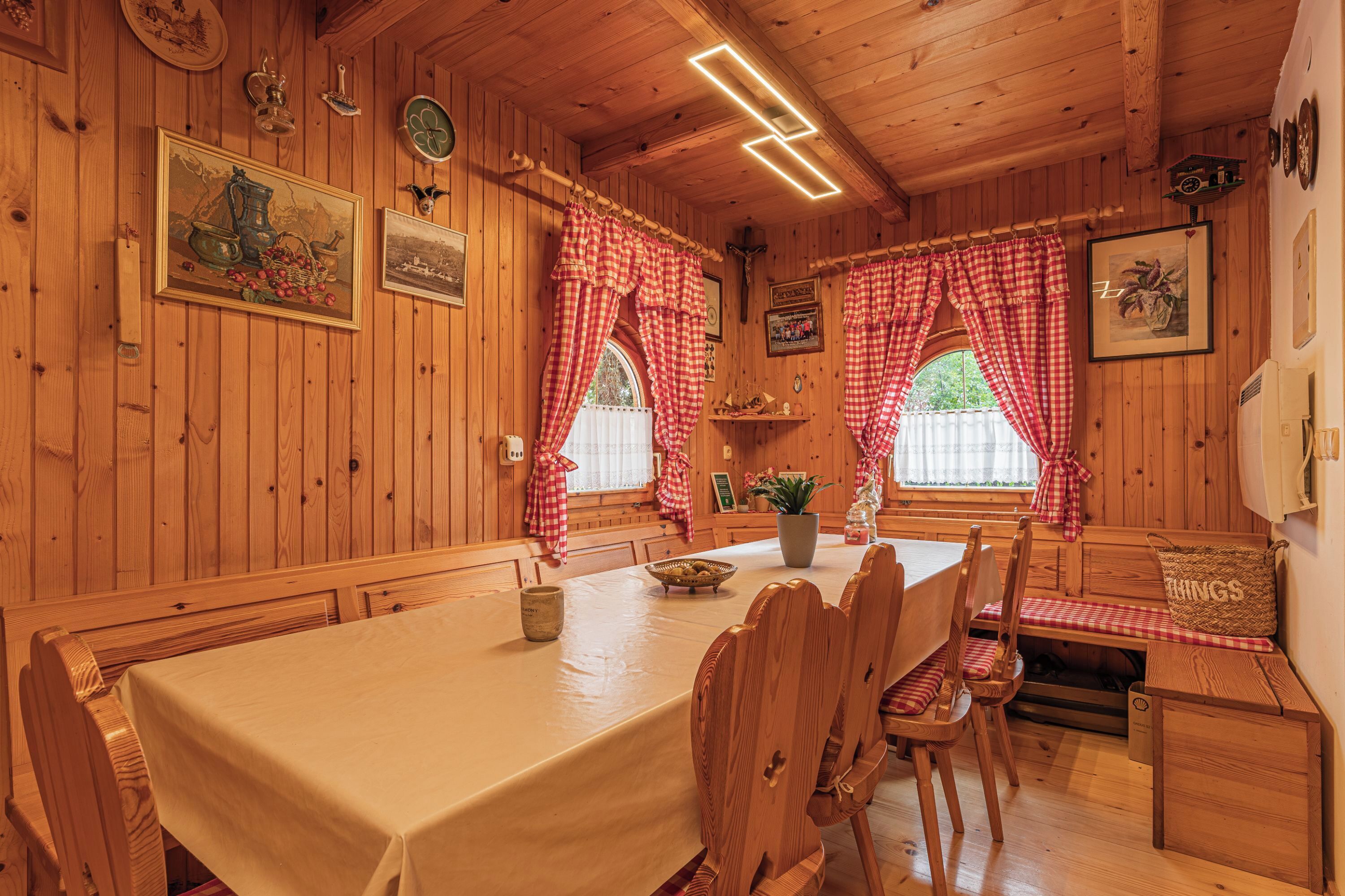 Family Chalet, Multiple Bedrooms, Mountainside (Rudnica Hill Lodge) | Dining