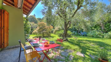 Tempat makan outdoor