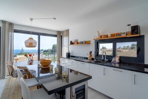 Refrigerador, microondas, horno y lavavajillas 