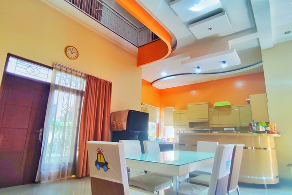 House | In-room dining