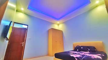 House | 4 bedrooms, desk, free WiFi, bed sheets