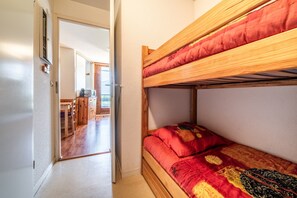 1 chambre, fer et planche Ă repasser, Wi-Fi, literie fournie