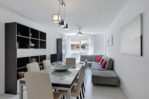 TV - Medano Beach Home Ocean View Apartment with Sea Views, Balcony and Wi-Fi (El Medano)