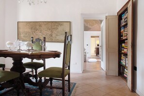 Interior - Apartment 'Dimora Ettore - Lago Maggiore' with Private Terrace, Balcony and Wi-Fi (Casalzuigno)