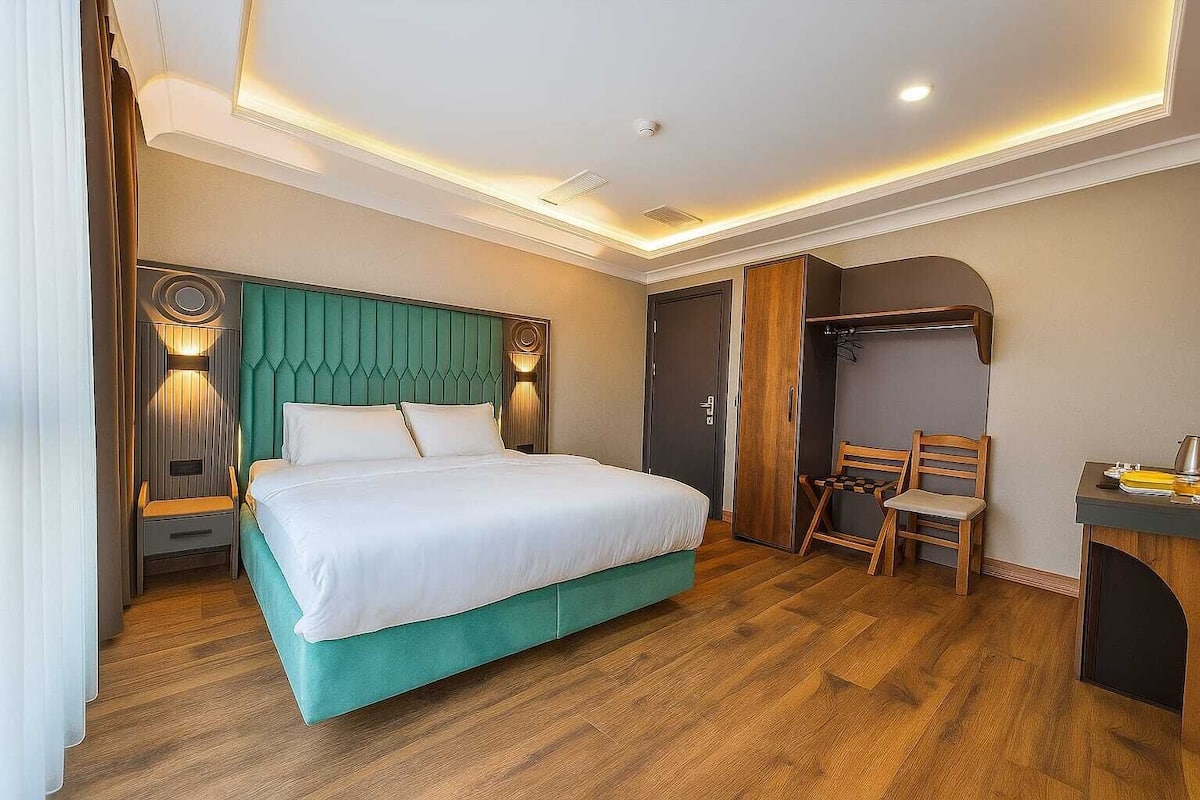 1 bedroom, premium bedding, down comforters, minibar