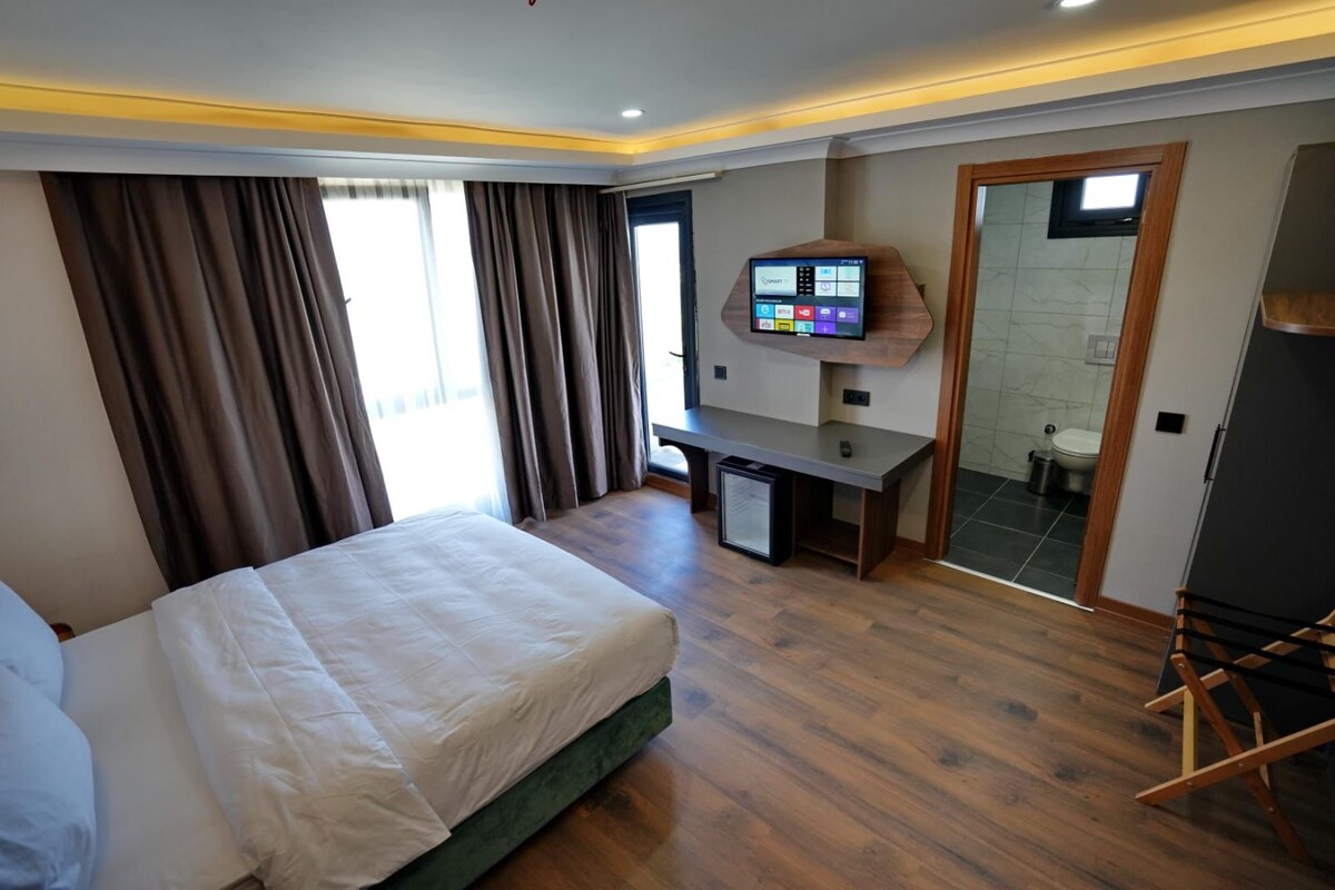 Deluxe Room with Balcony