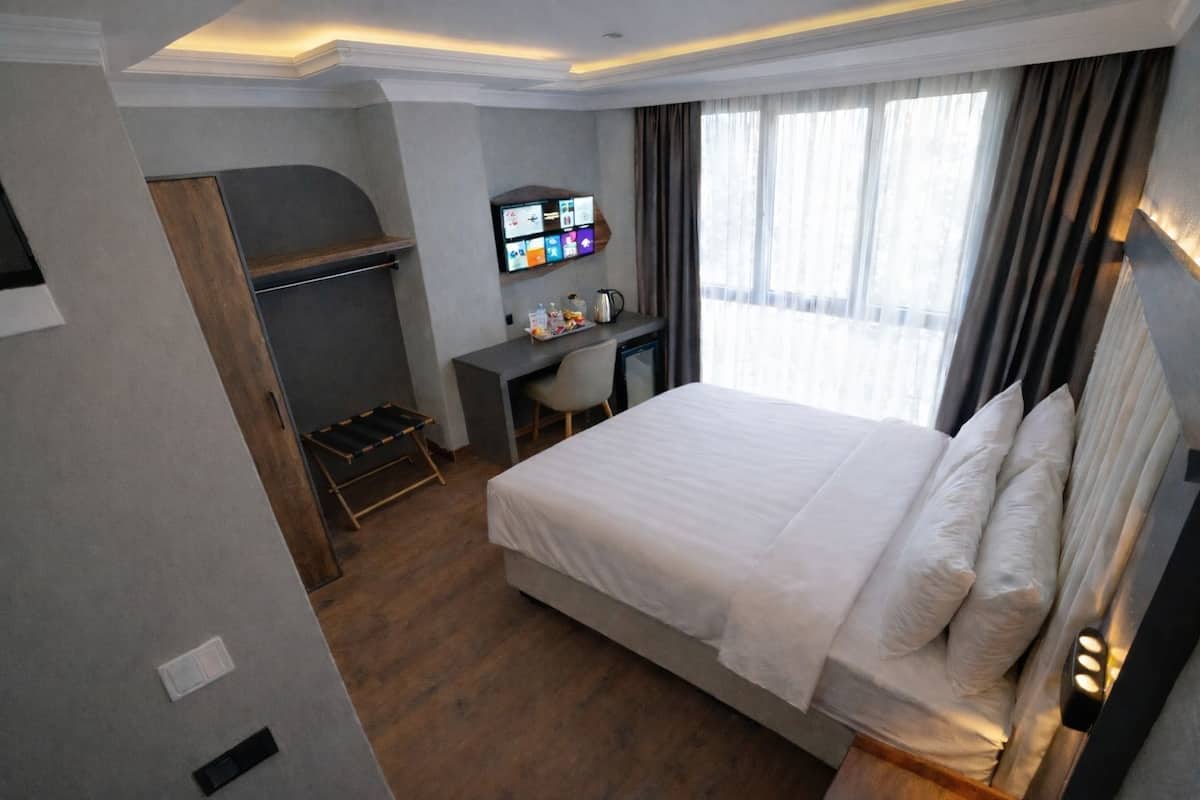 Deluxe Single Room, | Sengetøy av topp kvalitet, dundyner, minibar og safe på rommet