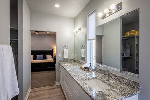 Hårtork och handdukar