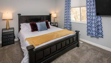 3 bedrooms, desk, iron/ironing board, travel cot