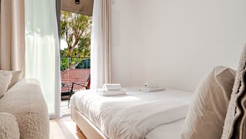 Studio, balkon | 3 kamar tidur, seprai premium, busa memori, dan tirai kedap cahaya