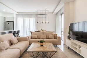 Family Penthouse | 3 bedrooms, memory-foam beds, desk, free cots/infant beds