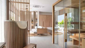 Penthouse | Bathroom | Free toiletries, hair dryer, bathrobes, slippers