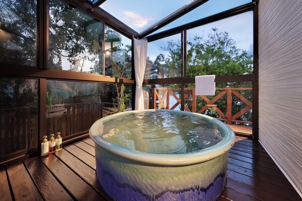 Villa, niet-roken (Nagisa Building 2) | Badkamer | Gratis toiletartikelen, een haardroger, pantoffels, handdoeken