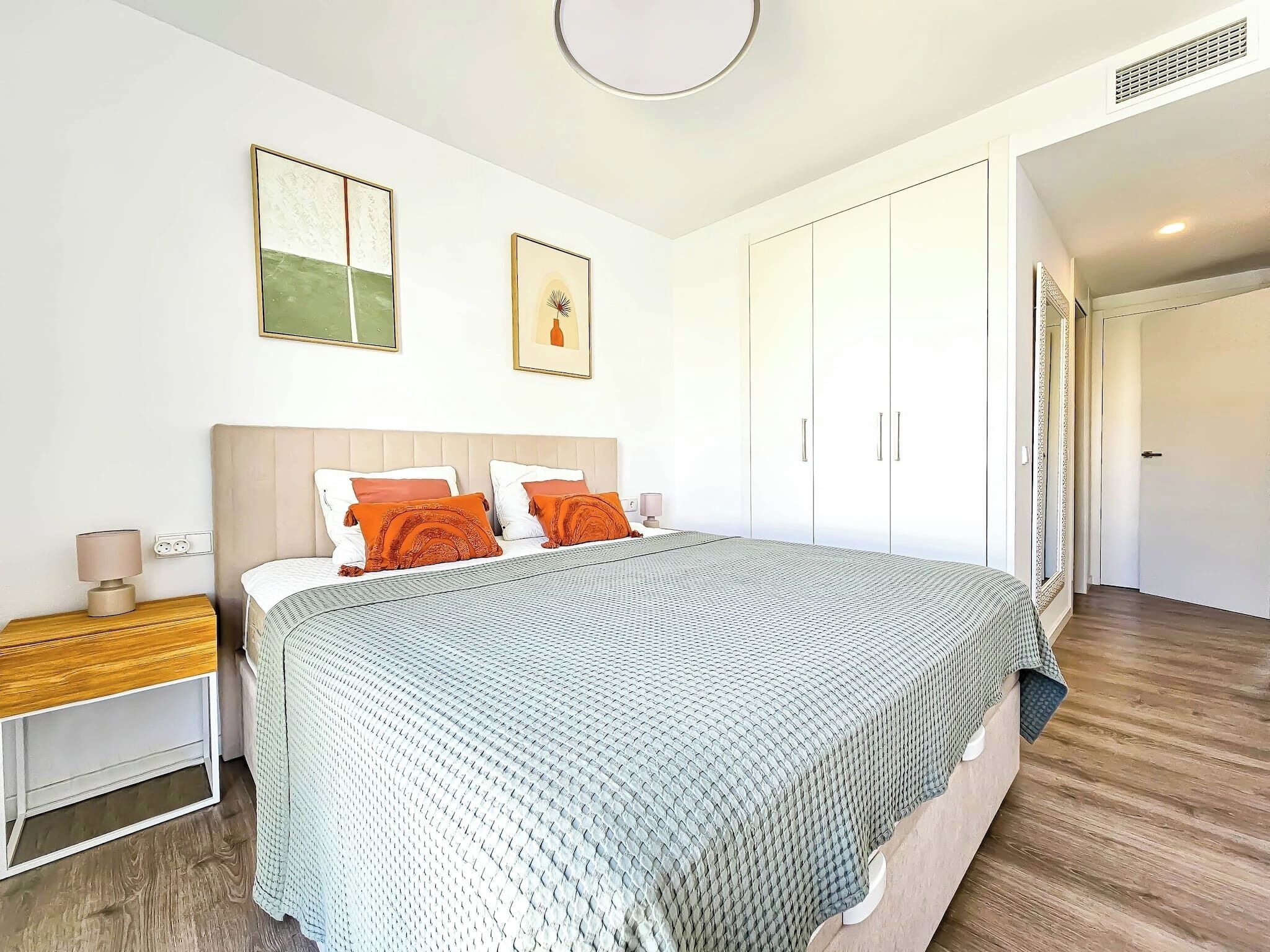 2 soverom, strykejern/-brett, reiseseng for barn og wi-fi (inkludert)