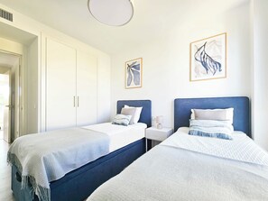 2 bedrooms, iron/ironing board, travel crib, free WiFi - Penthouse @ Serenity Collection (Estepona)