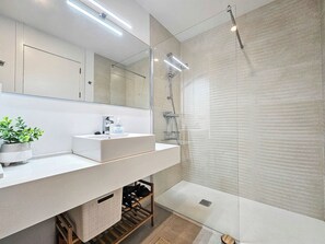 Shower, hair dryer - Penthouse @ Serenity Collection (Estepona)