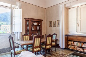 Dining - Apartment 'Palazzo Ricci' with Wi-Fi (Carrara)