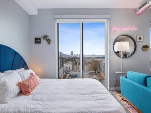 Suite estudio | Escritorio, espacio para trabajar con laptop y wifi gratis 