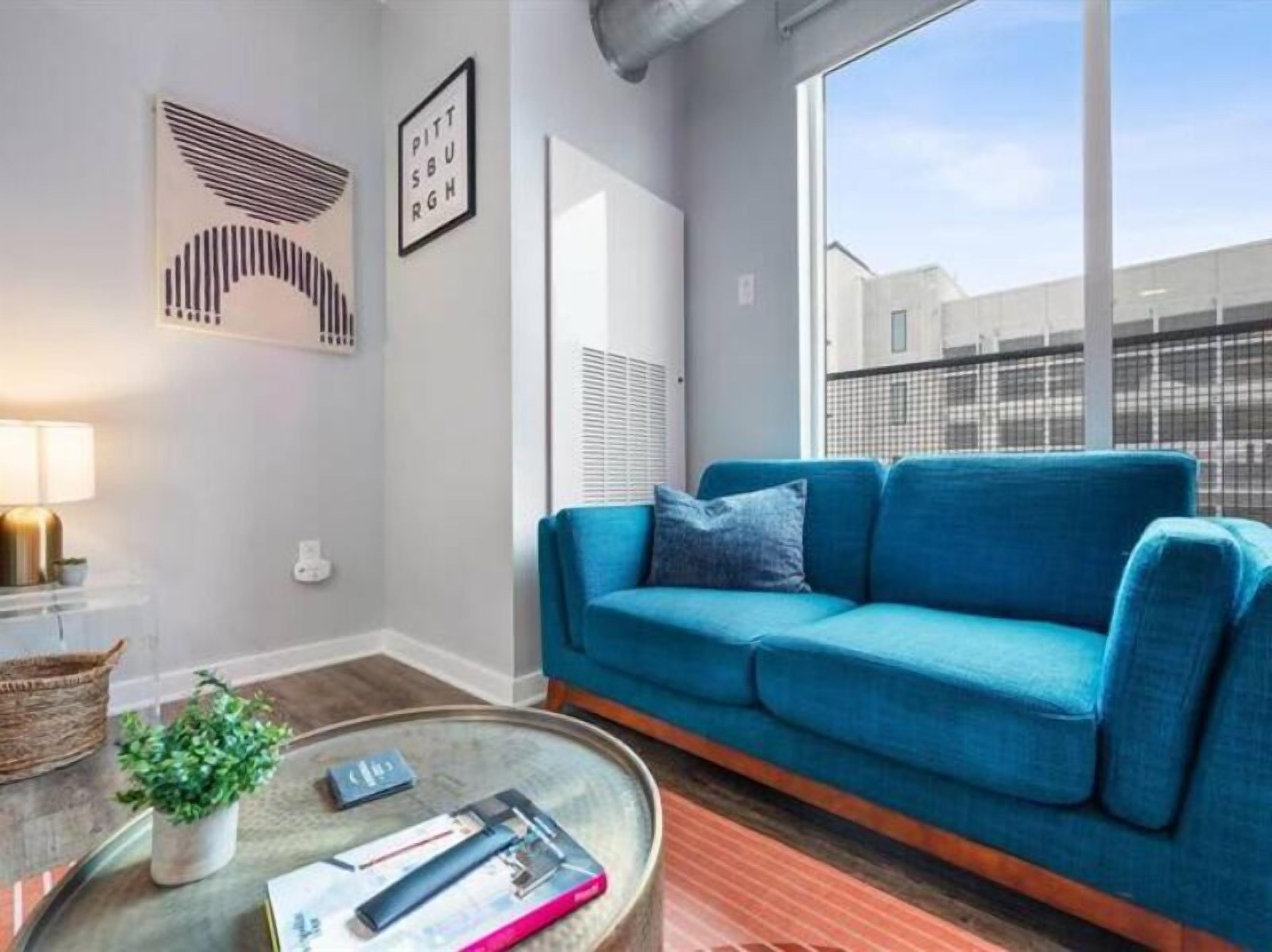 Studio Suite | Desk, laptop workspace, free WiFi