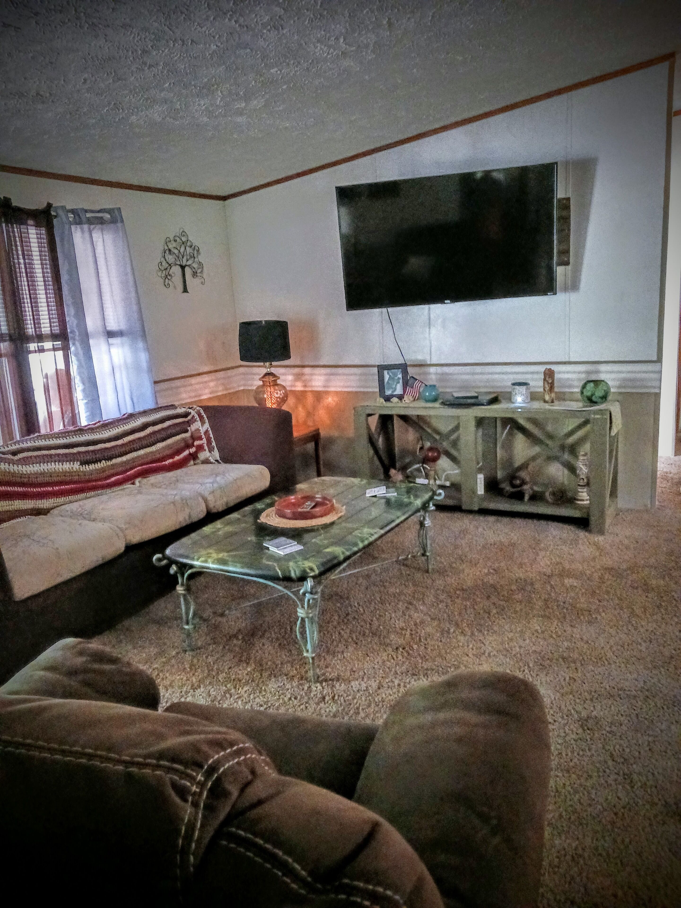 Smart TV, DVD player, books, printers