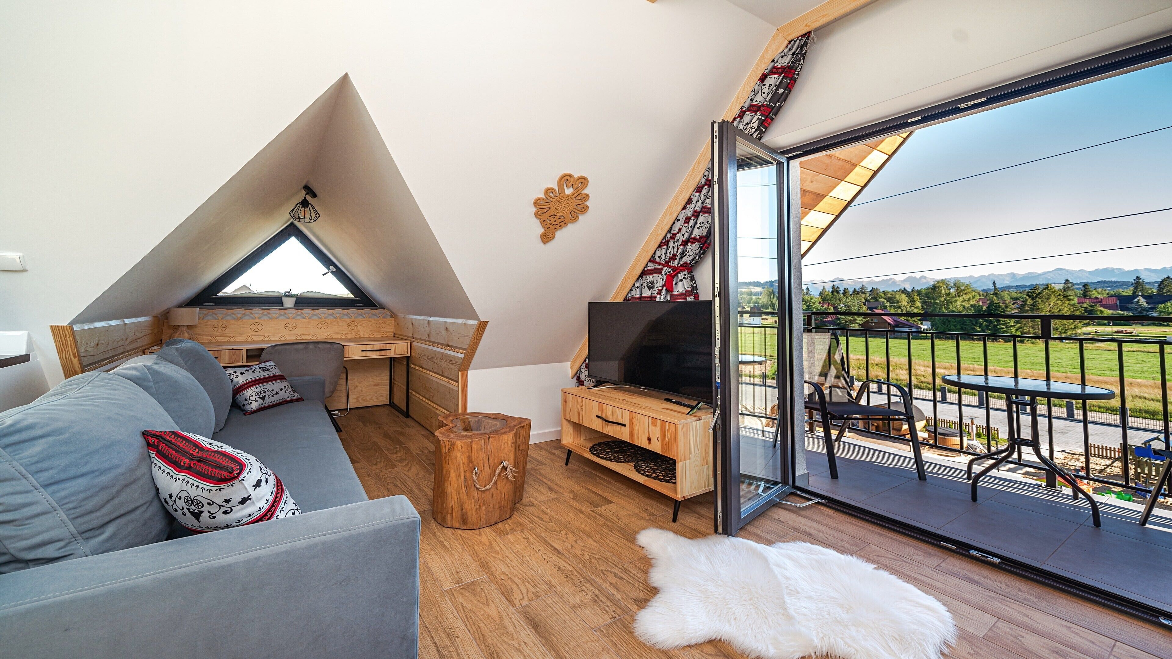 Apartment (J13) | Wohnbereich | Flachbildfernseher