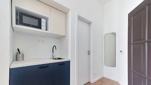 冰箱、微波炉、厨具/餐具