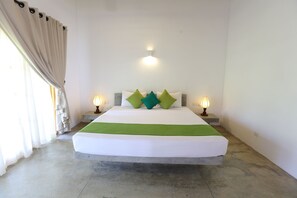 1 habitación, escritorio y espacio para trabajar con laptop 