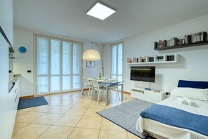1 bedroom, iron/ironing board, travel cot