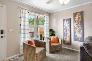 TV, fireplace - 2 bed 2.5 bath close to shopping, restaurants and more (Pueblo)