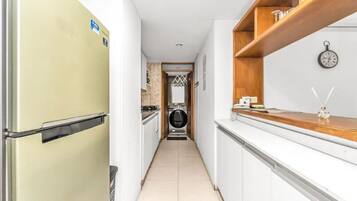 Fridge, microwave, stovetop, coffee/tea maker