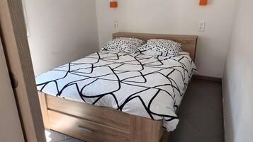 2 bedrooms, WiFi, bed sheets