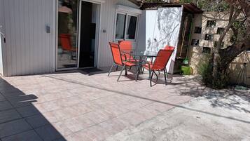 屋外ダイニングエリア