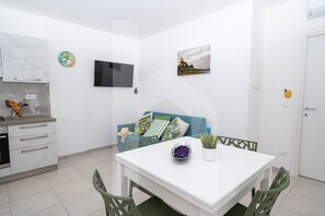 Interior - Two-room apartment at ground floor with small garden (Pineto)