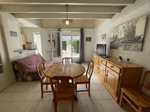 Interior - Cozy 3-Room House with Mezzanine, Near Beach, Forest & Cycling Trails - Sleeps 6 (Saint-Jean-de-Monts)