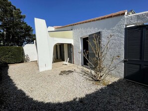 Exterior - Cozy 3-Room House with Mezzanine, Near Beach, Forest & Cycling Trails - Sleeps 6 (Saint-Jean-de-Monts)