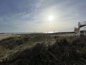 Beach nearby - Cozy 3-Room House with Mezzanine, Near Beach, Forest & Cycling Trails - Sleeps 6 (Saint-Jean-de-Monts)