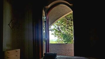 4 makuuhuonetta, työpöytä, silitysrauta/-lauta, ilmainen Wi-Fi