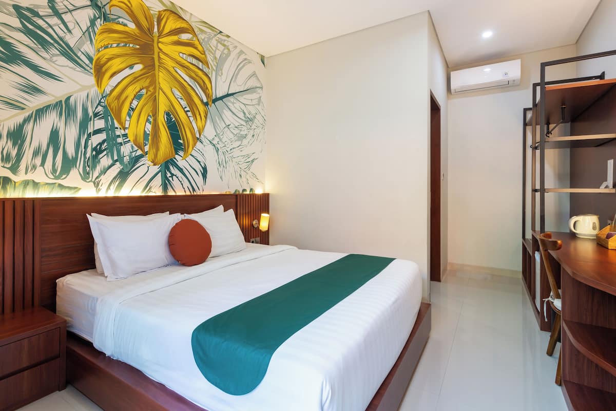 Quarto casal superior, vista para a piscina | Escrivaninha, Wi-Fi de cortesia, roupa de cama