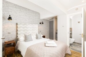 1 bedroom, desk, iron/ironing board, WiFi - L-Spa Boutique Apartments - Studio apartment with patio (Leamington Spa)