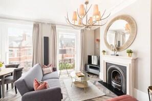 TV, offices - L-Spa Boutique Apartments - Stylish Regency two bedroom apartment (Leamington Spa)