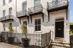 Exterior - L-Spa Boutique Apartments - Stylish Regency two bedroom apartment (Leamington Spa)