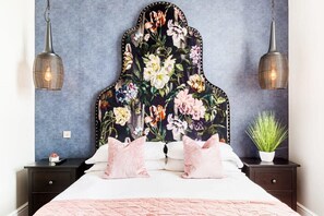 2 bedrooms, iron/ironing board, WiFi, bed sheets - L-Spa Boutique Apartments - Stylish Regency two bedroom apartment (Leamington Spa)