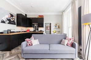 TV, offices - L-Spa Boutique Apartments - Stylish Regency two bedroom apartment (Leamington Spa)
